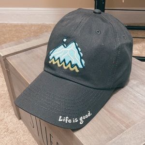 NWT blue-gray Life is Good mountains hat